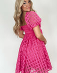 Aardbeienroze geruite babydolljurk met pofmouwen - Bella Fit™