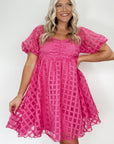 Aardbeienroze geruite babydolljurk met pofmouwen - Bella Fit™