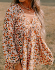 Beige babydoll - jurk met bloemenprint, diepe V - hals, gesmokte buste en bubbelmouwen - Bella Fit™