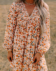 Beige babydoll - jurk met bloemenprint, diepe V - hals, gesmokte buste en bubbelmouwen - Bella Fit™
