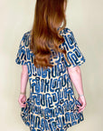 Beige Mini - jurk met Abstracte Print, Pofmouwen en Knoopsluiting - Bella Fit™
