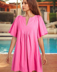 Bonbonroze Plooi Jurk met V - hals, Korte Vlindermouwen en Split Detail - Bella Fit™