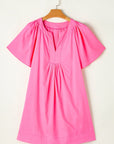 Bonbonroze Plooi Jurk met V - hals, Korte Vlindermouwen en Split Detail - Bella Fit™