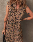 Kaki mouwloze mini - jurk met luipaardprint, V - hals en kraag - Bella Fit™