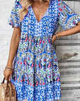 Lichtblauwe Boho Korte Jurk met Halsstrikje en Ruches - Bella Fit™