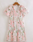 Mini - jurk met Bloemenprint, Contrasterende Randen, Laagjes en Korte Mouwen - Bella Fit™