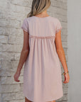 Mini - jurk met rucherand, ronde hals en losse pasvorm - Bella Fit™