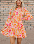 Oranje mini - jurk met abstracte print, gesmokte lantaarnmouwen en ruches - Bella Fit™