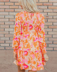 Oranje mini - jurk met abstracte print, gesmokte lantaarnmouwen en ruches - Bella Fit™