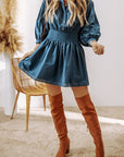 Pruisisch blauwe mini - jurk met 3/4 mouwen, gesmokte taille en knoopsluiting - Bella Fit™