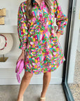 Roze mini - jurk met abstracte print en lantaarnmouwen met knopen - Bella Fit™