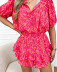 Roze mini - jurk met abstracte print, korte pofmouwen en ruches - Bella Fit™