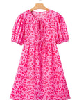 Roze mini - jurk met luipaardprint, pofmouwen, strikdetail en hoge taille - Bella Fit™