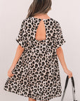 Rugloze mini - jurk met cheetahprint, V - hals en losse pasvorm - Bella Fit™
