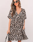 Rugloze mini - jurk met cheetahprint, V - hals en losse pasvorm - Bella Fit™