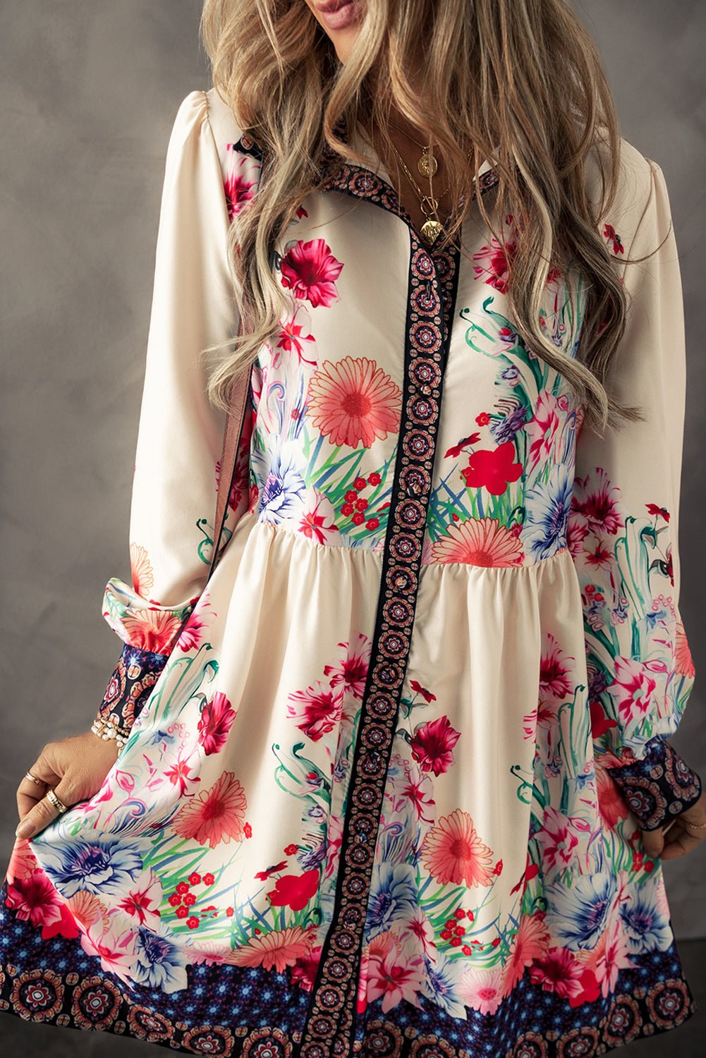 Abrikooskleurige Bloemenprint Mini - jurk met Knoopjes en Hoge Taille - Bella Fit™