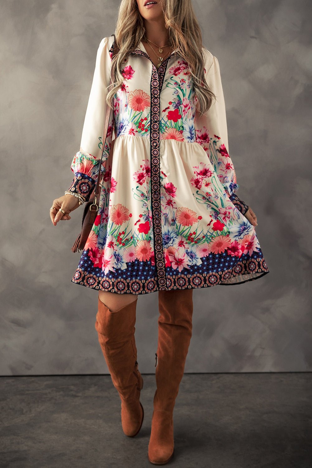 Abrikooskleurige Bloemenprint Mini - jurk met Knoopjes en Hoge Taille - Bella Fit™