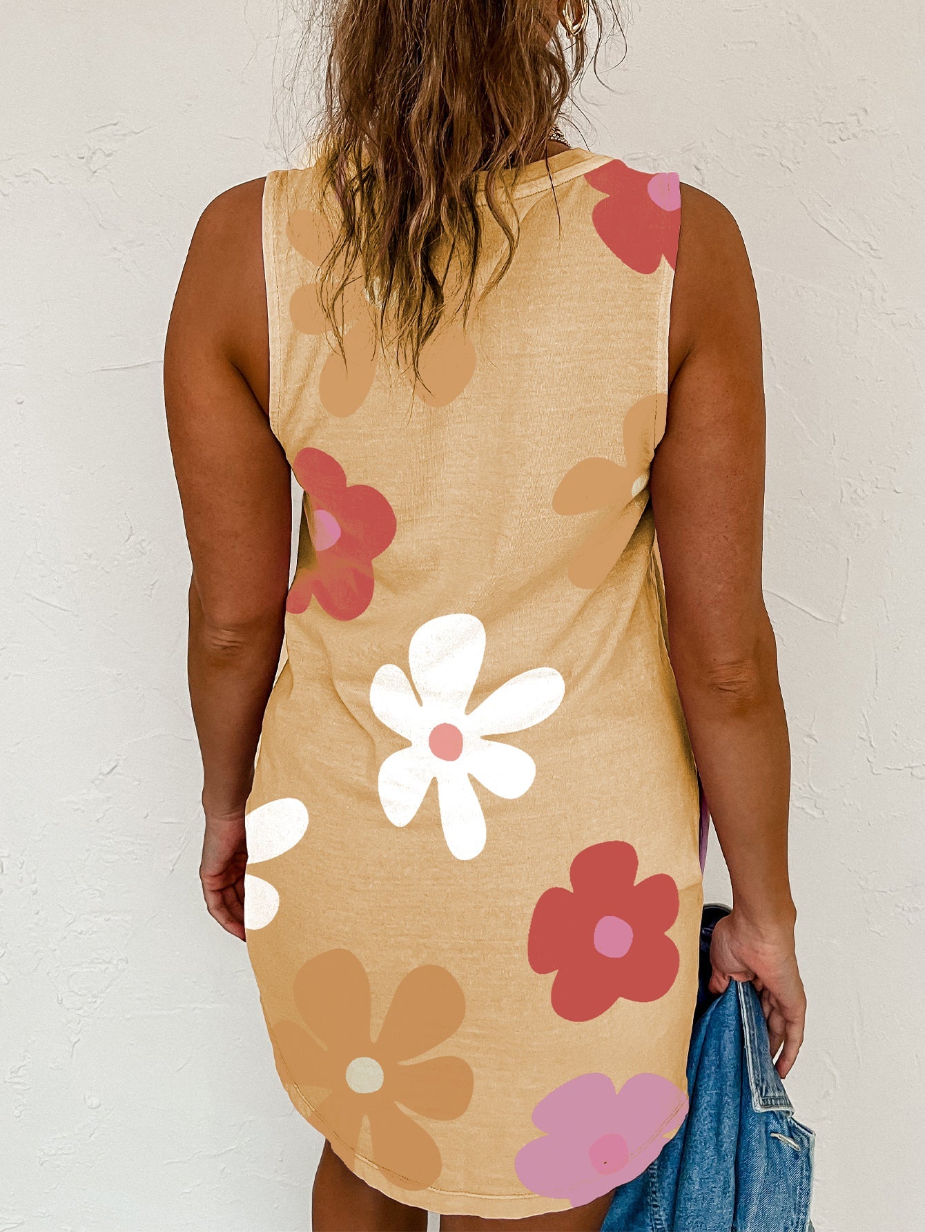Abrikooskleurige Zomerjurk met Madeliefjesprint en Mouwloos Design - Bella Fit™