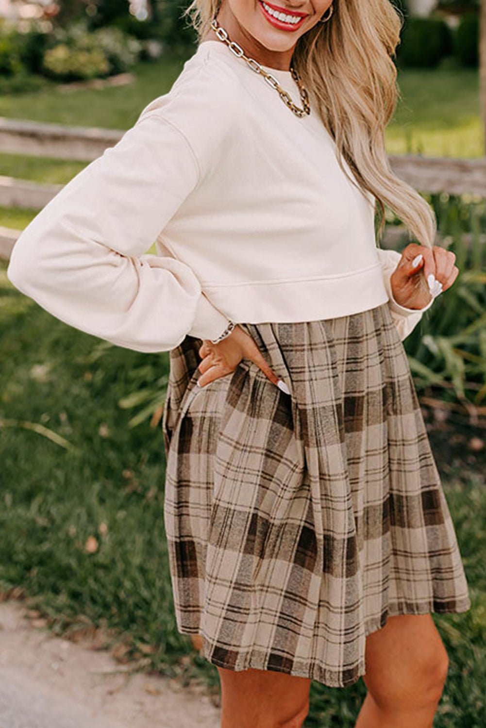 Beige sweatshirt mini - jurk met geruit patchwork en hoge taille - Bella Fit™