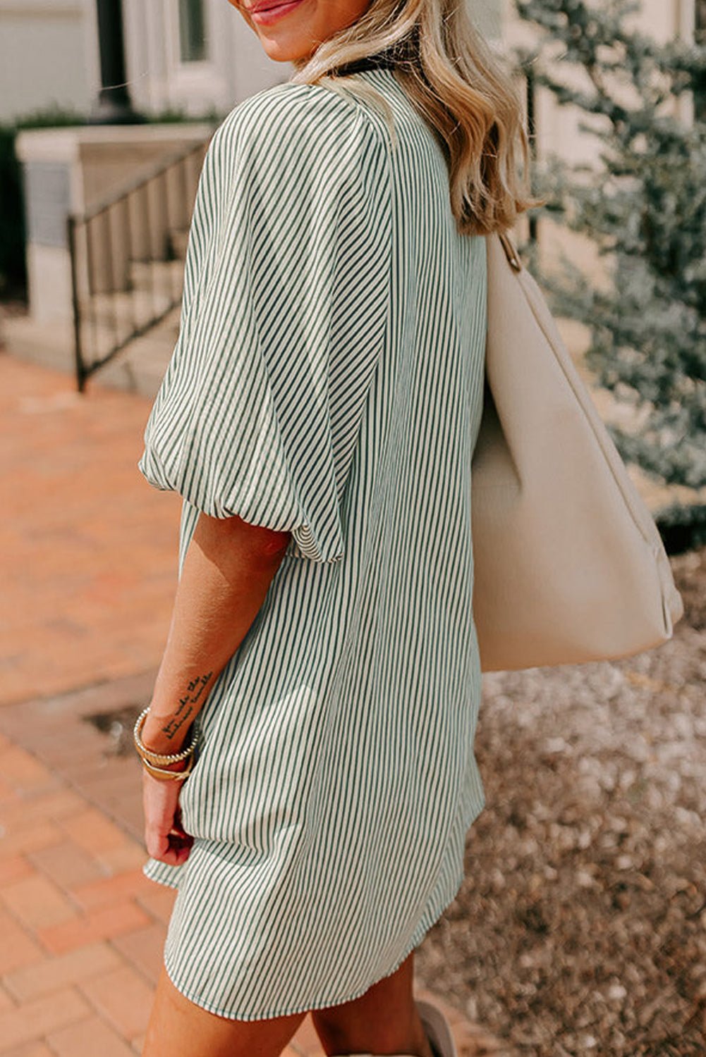 Groene korte button - down jurk met patchzakken en pofmouwen - Bella Fit™