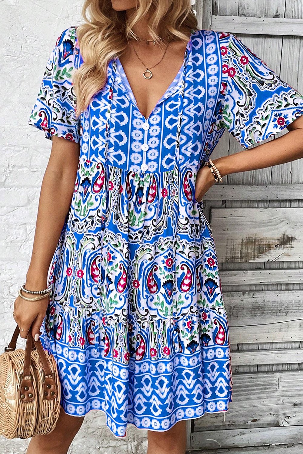 Lichtblauwe Boho Korte Jurk met Halsstrikje en Ruches - Bella Fit™