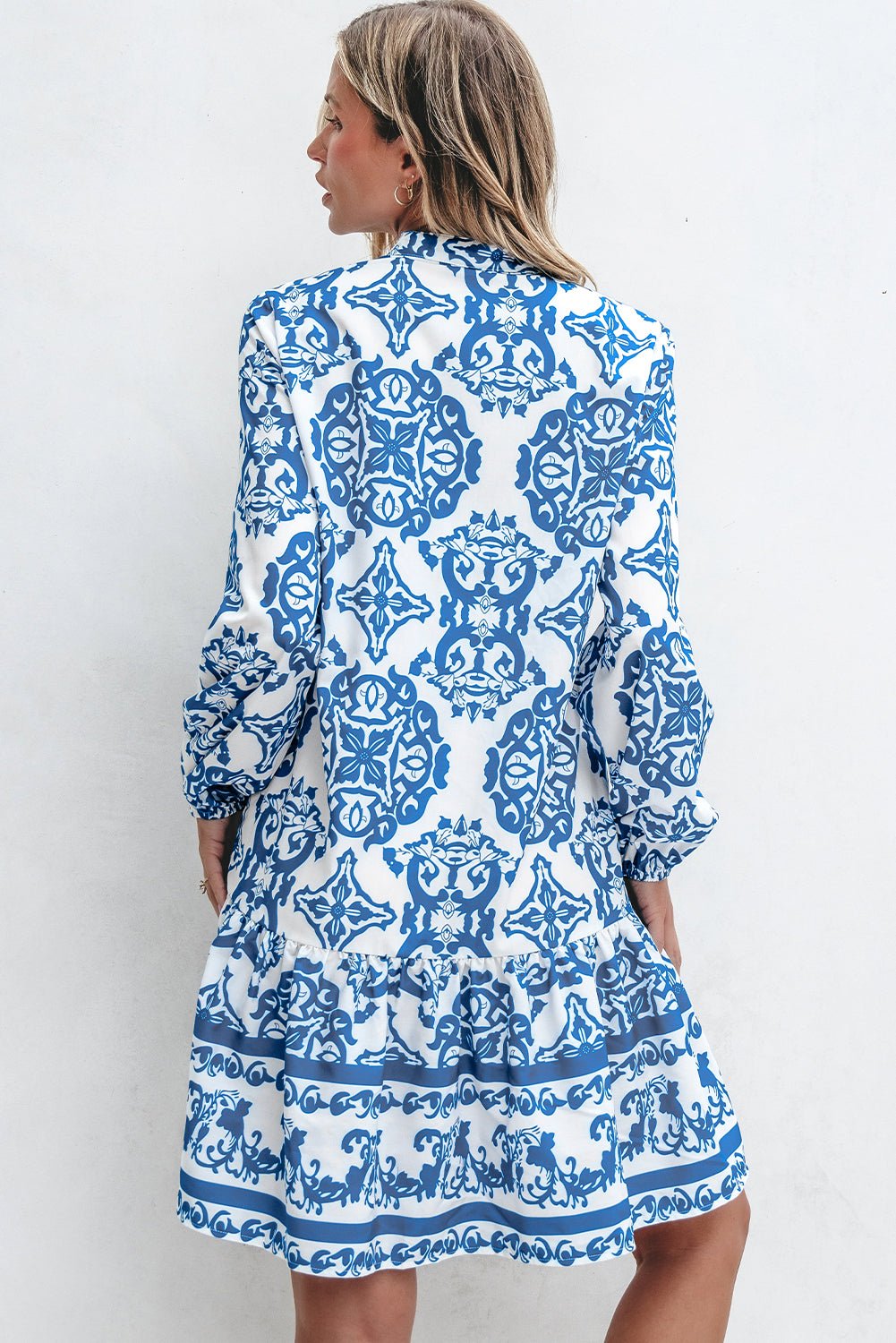Lichtblauwe Mini - jurk met Tribale Print, Knoopjes en V - hals - Bella Fit™
