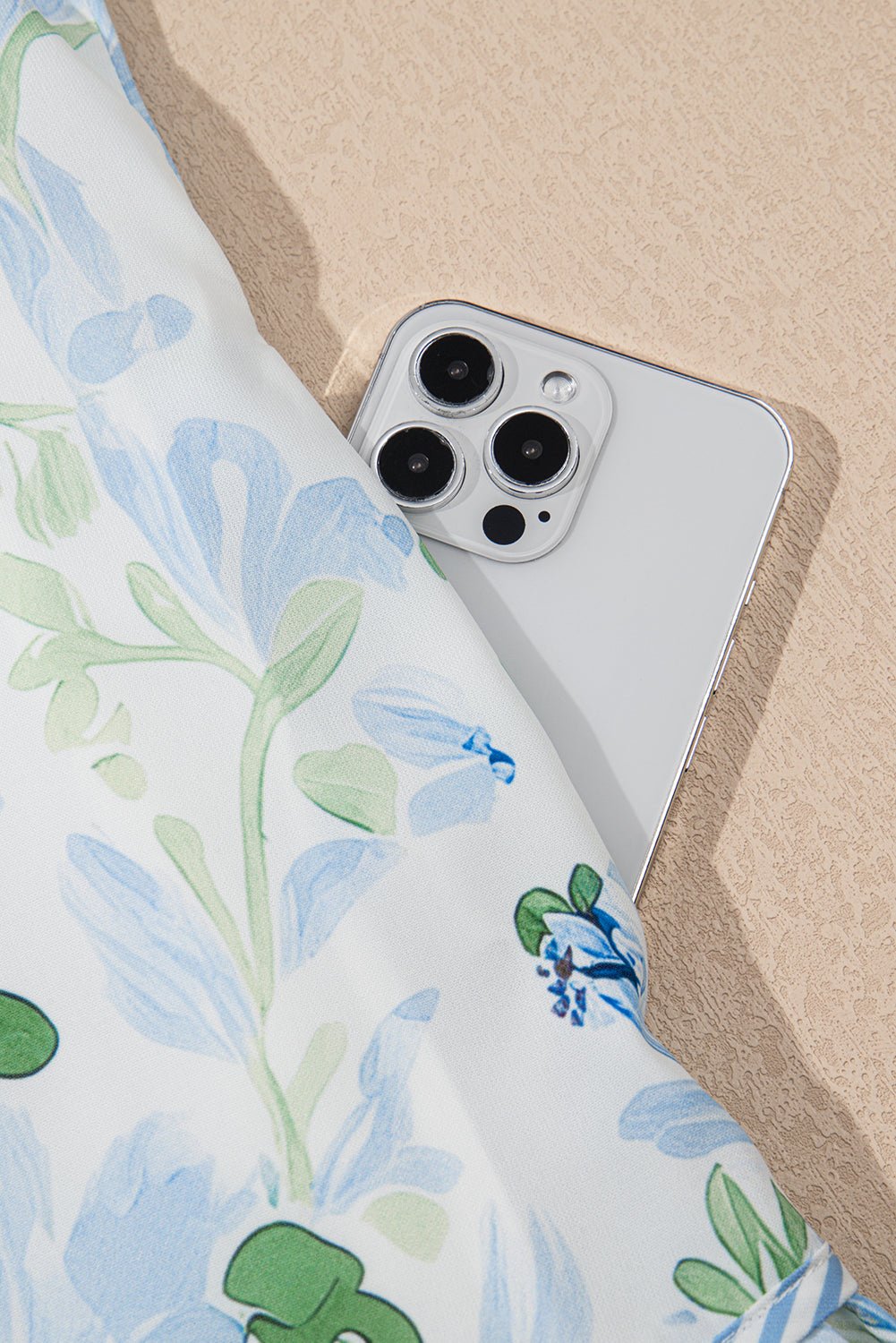 Mini - jurk met Bloemenprint, Contrasterende Randen, Laagjes en Korte Mouwen - Bella Fit™