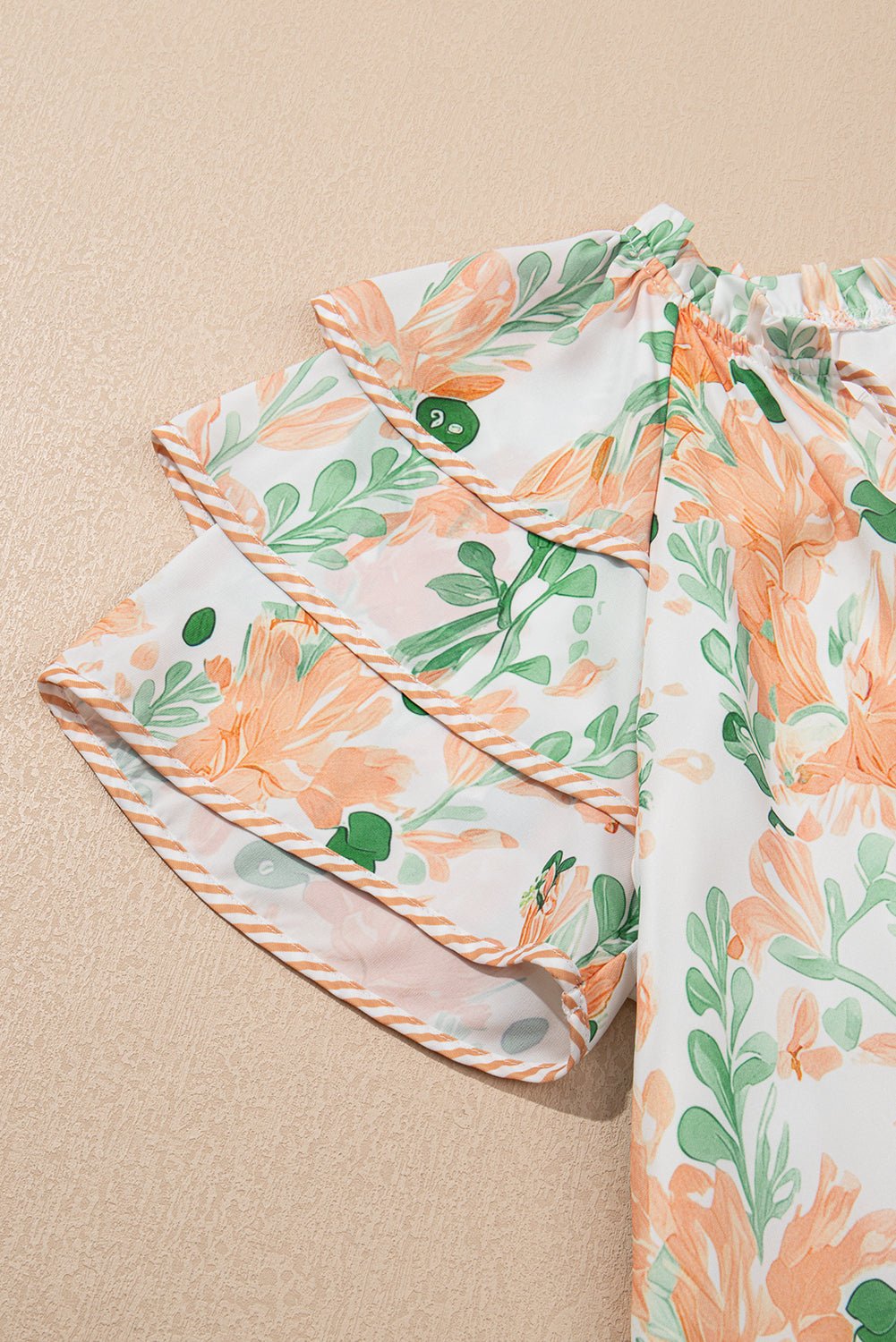Mini - jurk met Bloemenprint, Contrasterende Randen, Laagjes en Korte Mouwen - Bella Fit™