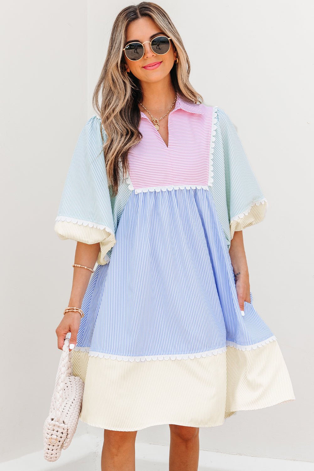 Multicolor gestreepte mini - jurk met patchwork, ric rac - afwerking en pofmouwen - Bella Fit™