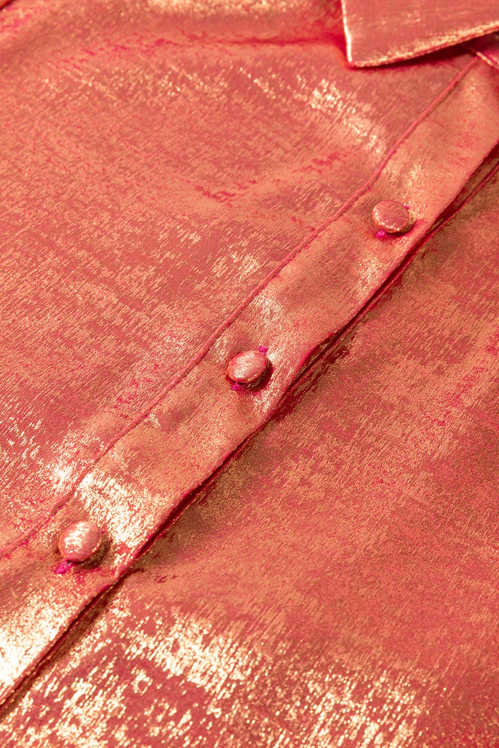 Perzikroze Mini Shirtjurk met Knoopjes, Pofmouwen en Glanzende Metallic Finish - Bella Fit™