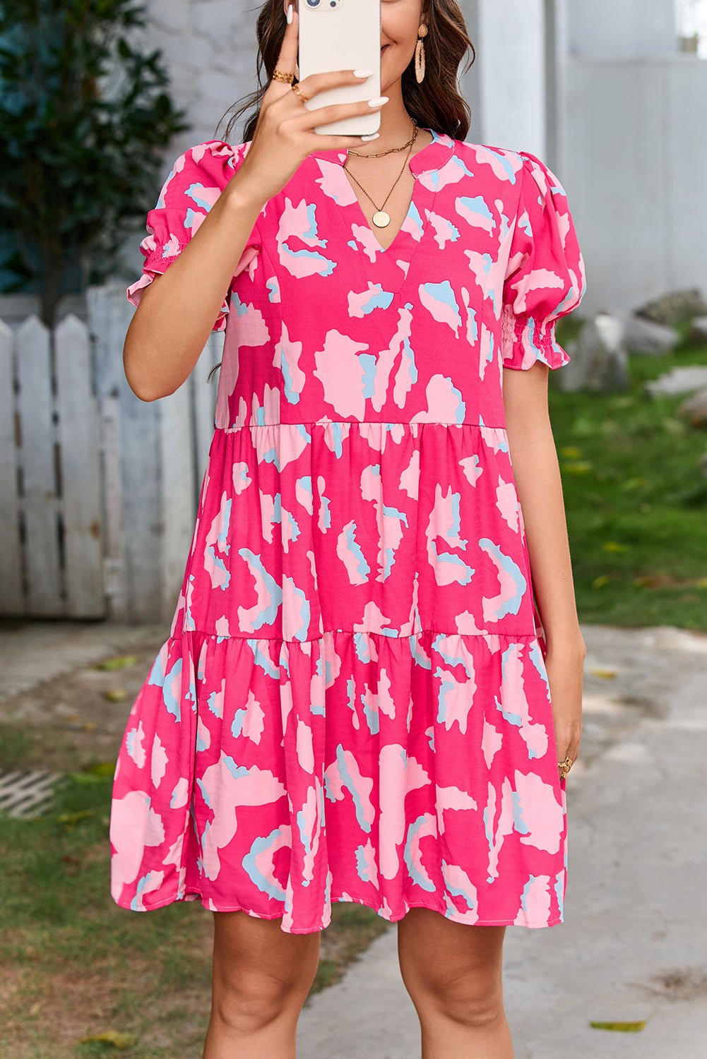 Roze Abstracte Print Jurk met Pofmouwen en Losse Gelaagde Snit - Bella Fit™