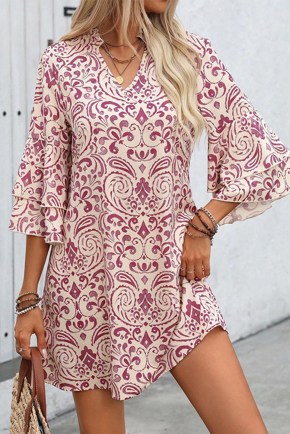 Roze mini - jurk met gelaagde paisley - print, 3/4 mouwen en ingekerfde halslijn - Bella Fit™