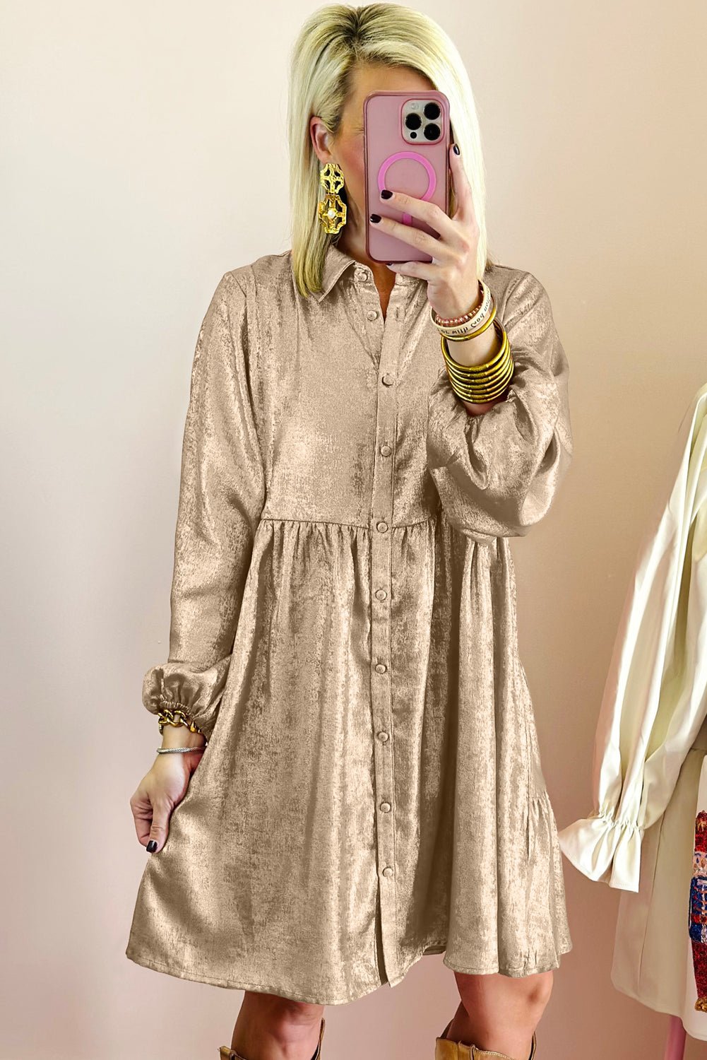 Zwarte Mini Shirtjurk met Metallic Glans, Pofmouwen en Knoopsluiting - Bella Fit™